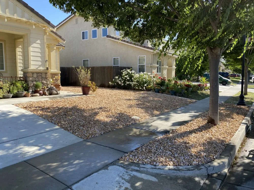 Local garden landscaping experts serving Patterson, CA - Muniz Lawn Care & Maintenance