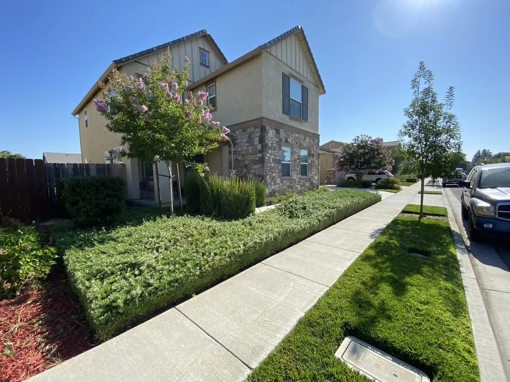 Affordable garden landscaping for year-round maintenance in Patterson, CA by Muniz Lawn Care & Maintenance