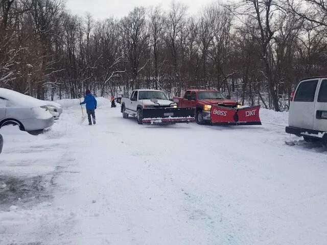 Custom lawn care service experts serving Des Moines, IA - Muniz Lawn Care and Snow Removal