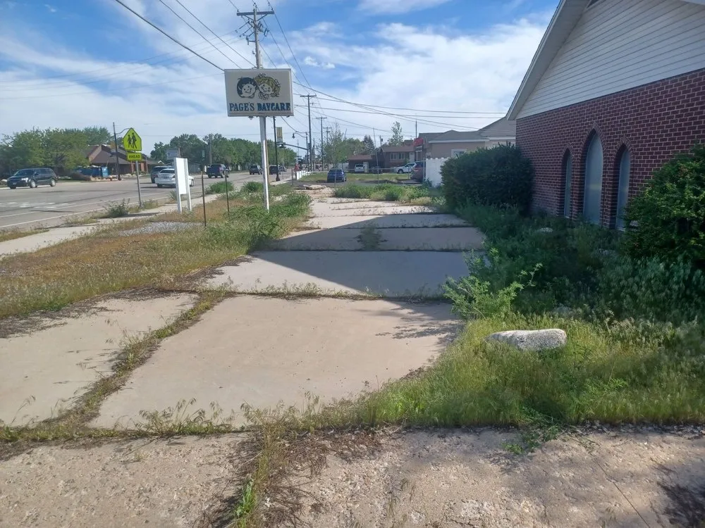 Professional lawn care service in Washington Terrace, UT by Munoz Hauling Services