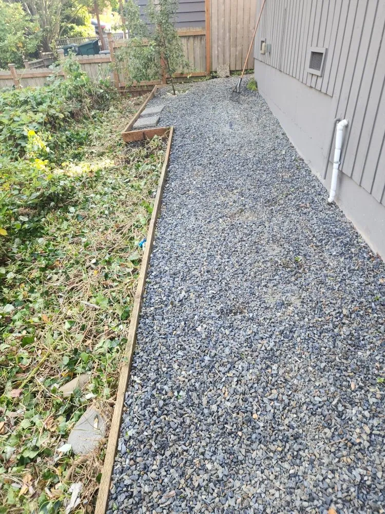 Reliable yard cleanup service for beautiful yards in Everett, WA by Munoz Home Care