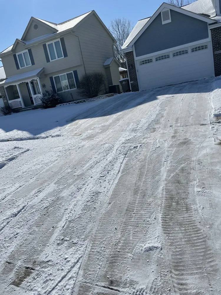 Professional lawn mowing service in Clive, IA - Munoz Landscaping