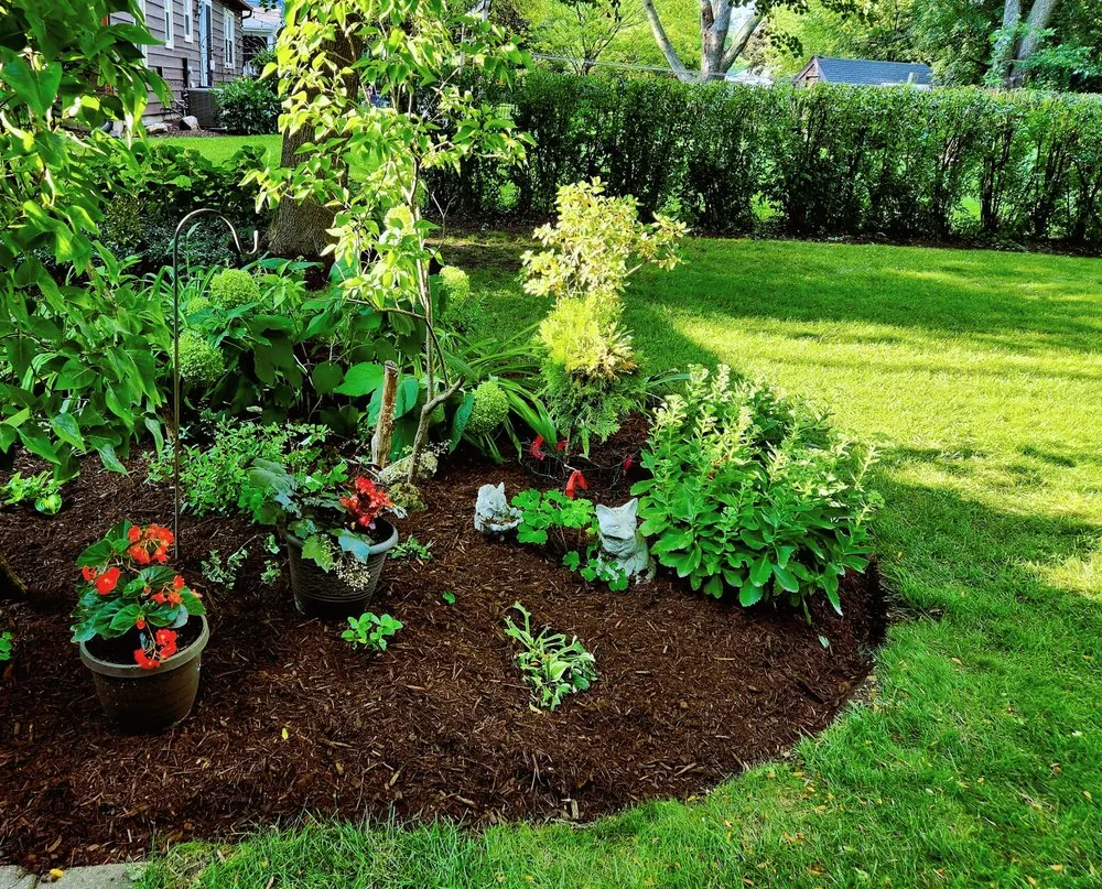 Expert yard maintenance with custom design in Batavia, IL by Munoz Landscaping Lawncare