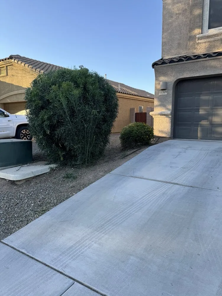 Custom lawn mowing service in Tucson, AZ by Munoz landscaping