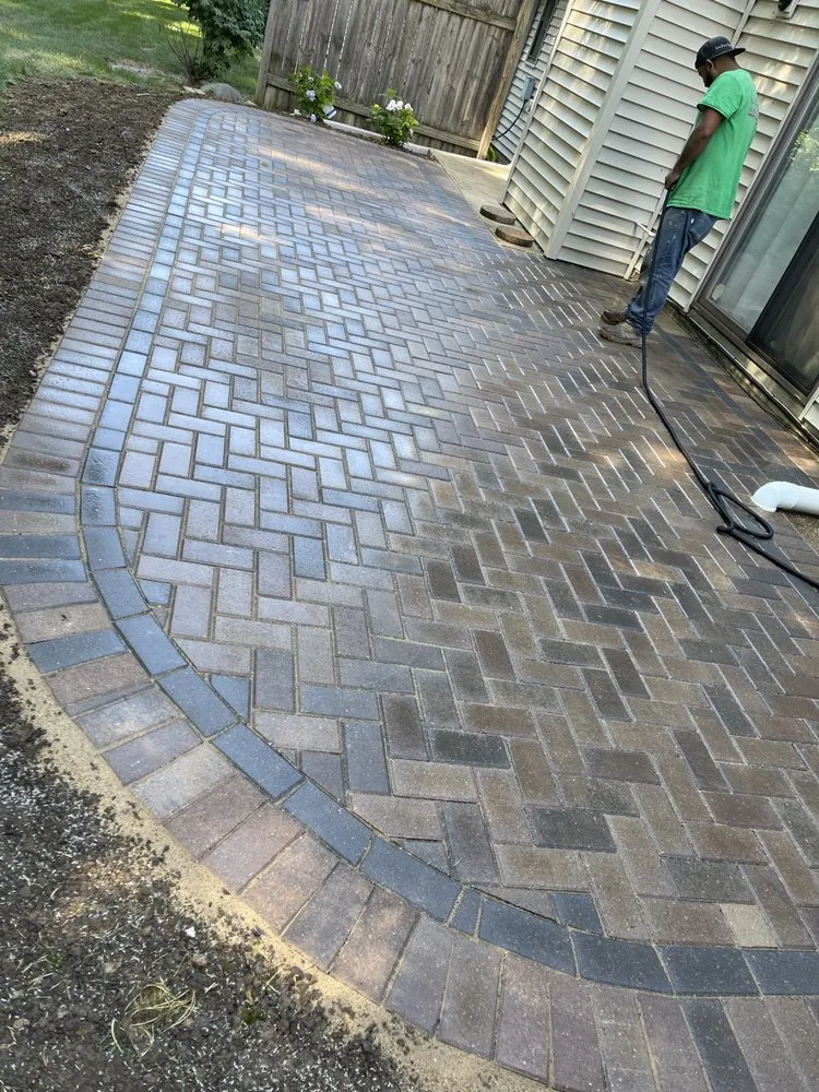 Reliable yard cleanup service in West Chicago, IL by Munoz landscaping