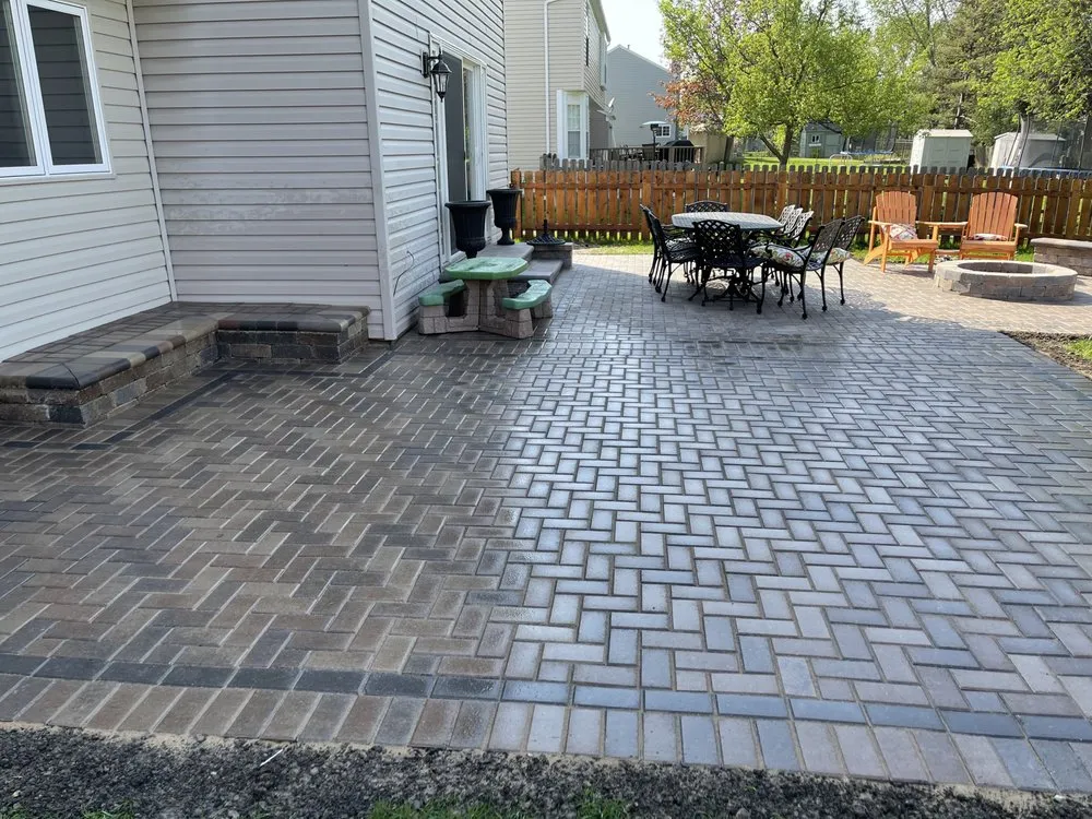 Reliable yard cleanup service in West Chicago, IL by Munoz landscaping