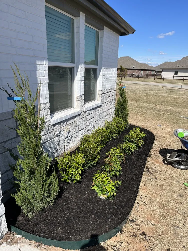 Reliable yard cleanup service experts serving Glenpool, OK - Munoz Mowing And More