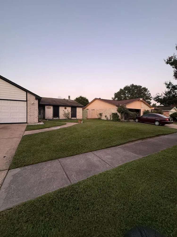 Affordable outdoor landscaping near you in Houston, TX by Munoz Service Crew