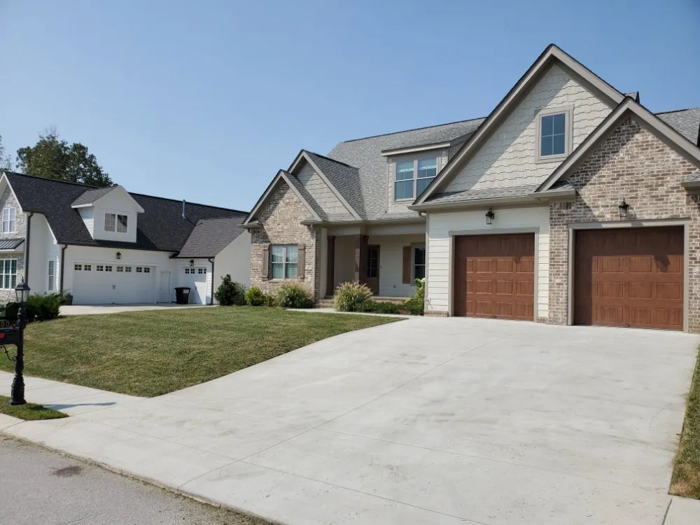 Custom lawn care service experts serving McMinnville, TN - Munoz Services