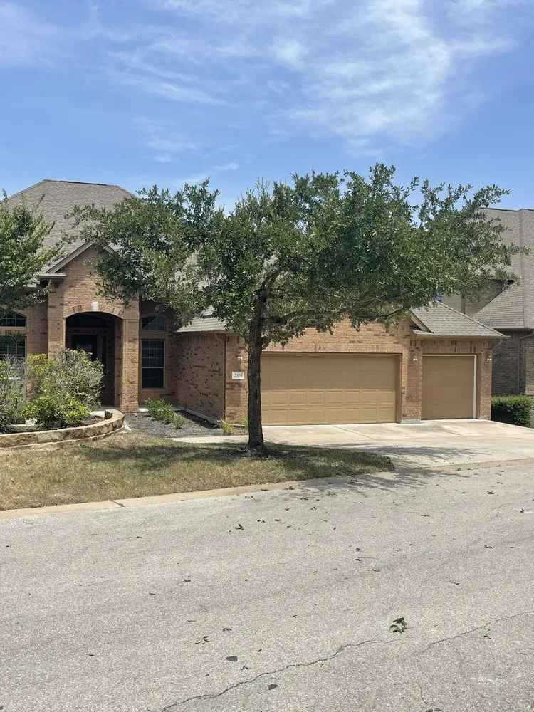 Reliable lawn care service in Round Rock, TX by Muñoz Landscaping Solutions