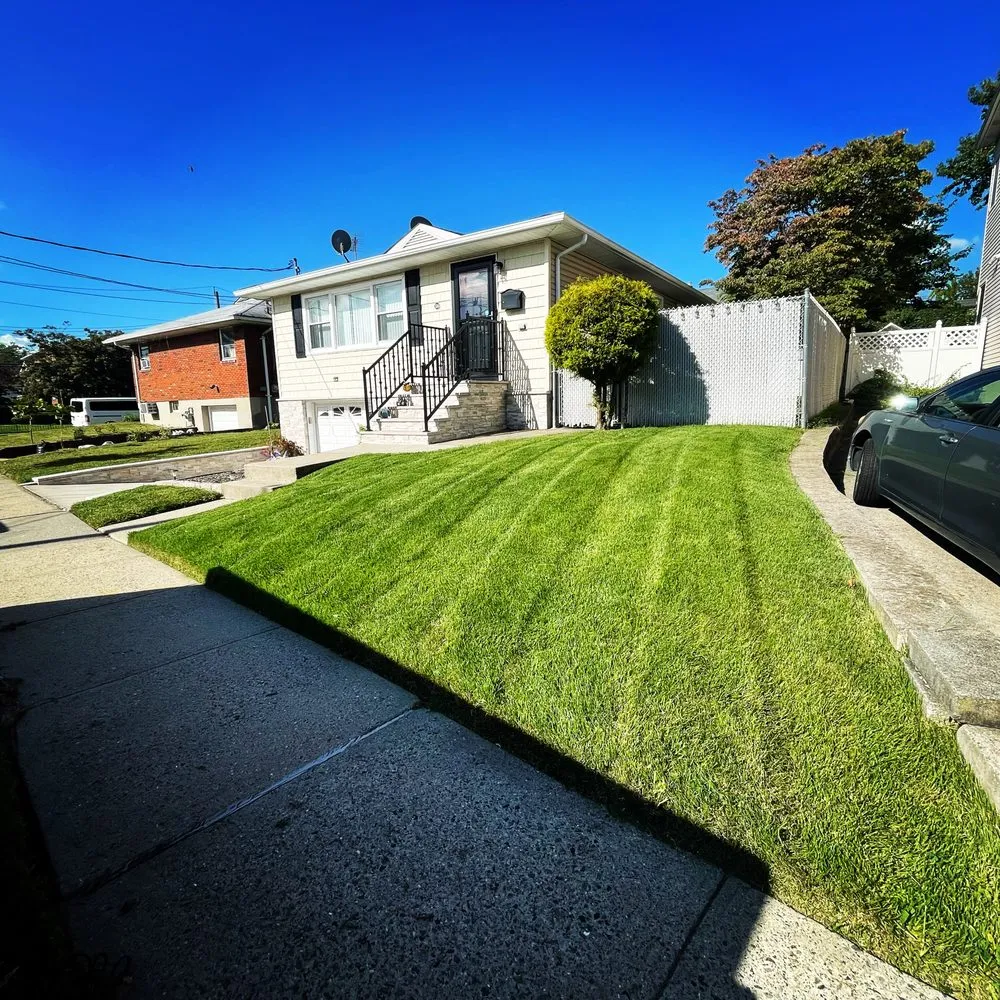 Expert yard maintenance experts serving Staten Island, NY - Muriale Landscaping