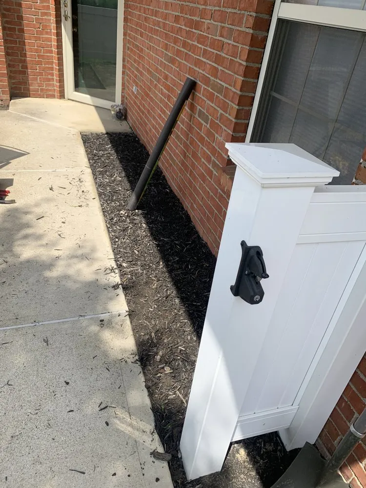 Custom lawn mowing service with custom design in Newark, OH by Murphsturf