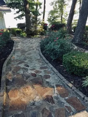 Murphy Landscaping & Lawn Logo