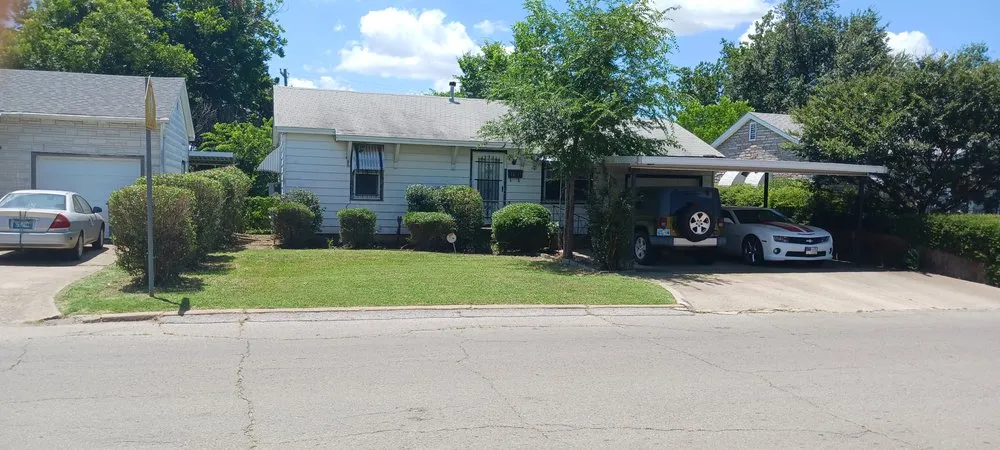 Professional yard cleanup service with custom design in Lawton, OK by Murphy Landscaping