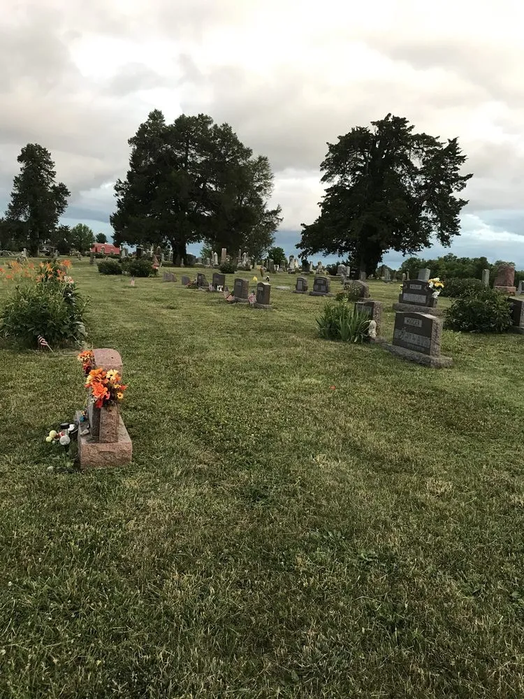 Top-rated outdoor landscaping in Saint Joseph, MO by Murphy Mowing