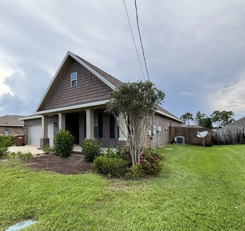 Custom residential landscaping in Gulf Breeze, FL by Murphy's Lawn Care & Landscaping