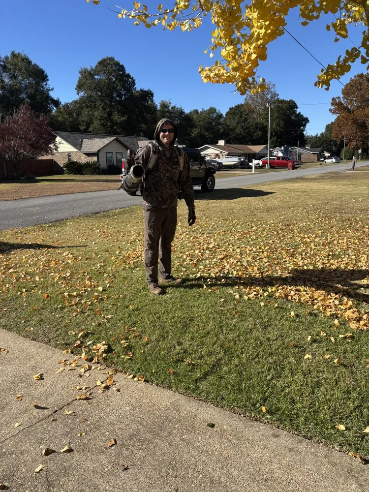 Expert lawn care service for homes in Gulf Breeze, FL by Murphy's Lawn Care & Landscaping