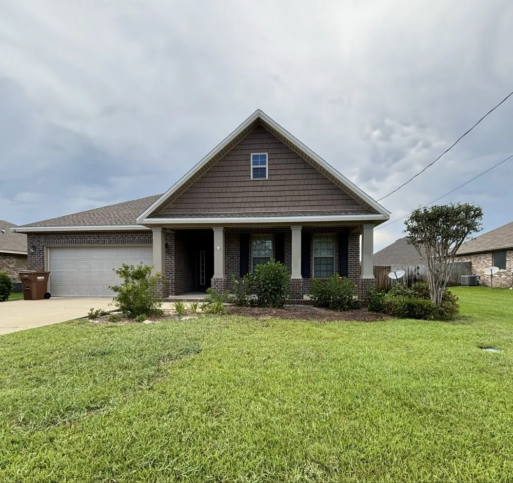 Professional lawn care service for homes across Gulf Breeze, FL - Murphy's Lawn Care & Landscaping