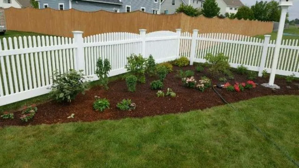 Custom lawn mowing service experts serving Orono, ME - Murphy's Lawn Care