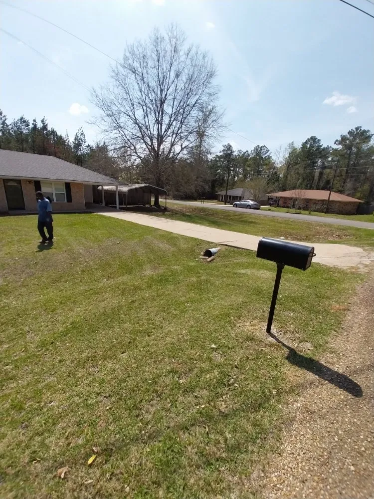 Affordable lawn care service with custom design across Pineville, LA - Murphy's Lawn Care