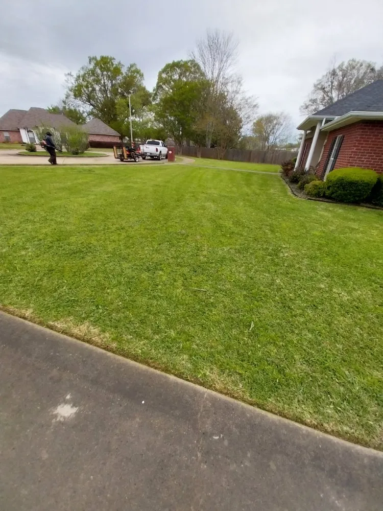 Professional garden landscaping for beautiful yards in Pineville, LA by Murphy's Lawn Care