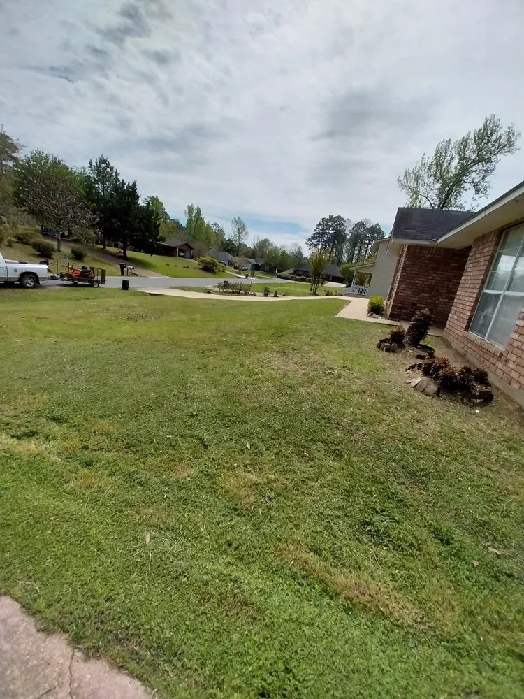 Local residential landscaping near you in Pineville, LA by Murphy's Lawn Care