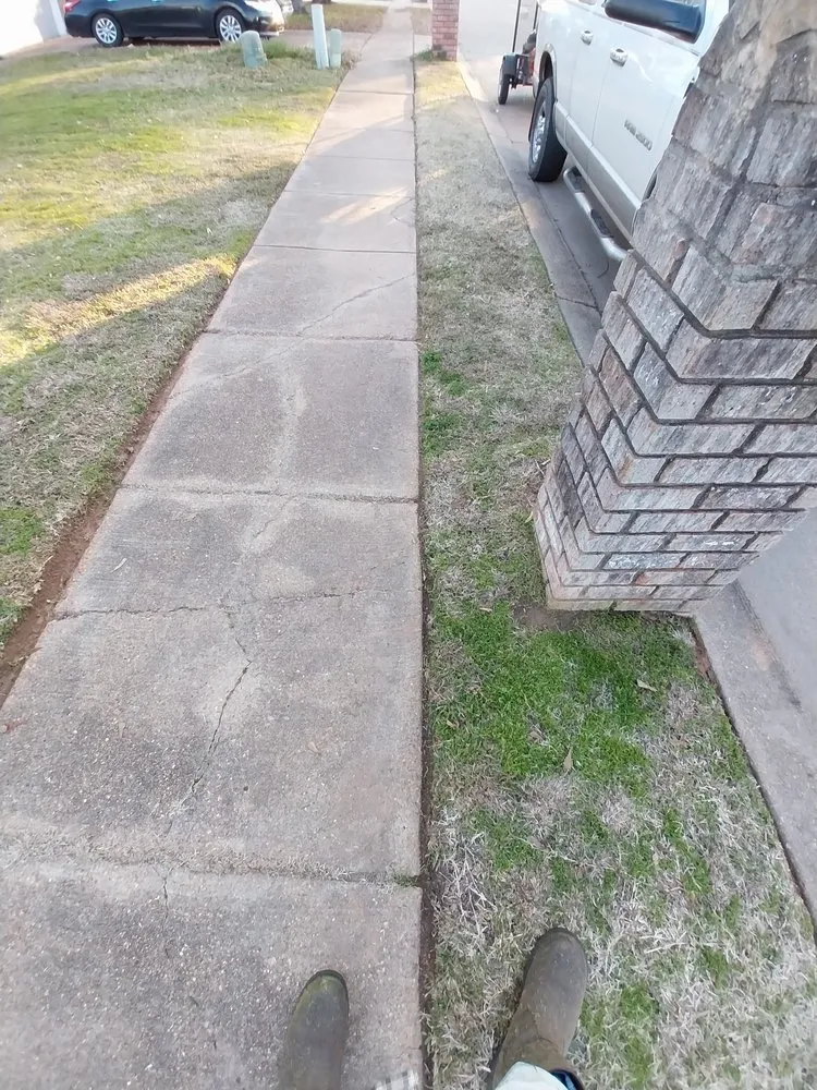 Top-rated yard cleanup service in Pineville, LA by Murphy's Lawn Care