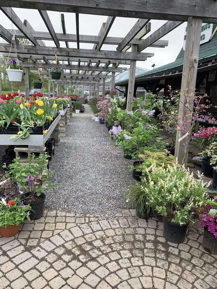 Trusted outdoor landscaping experts serving Orchard Park, NY - Murray Bros Nurseries & Garden Centre