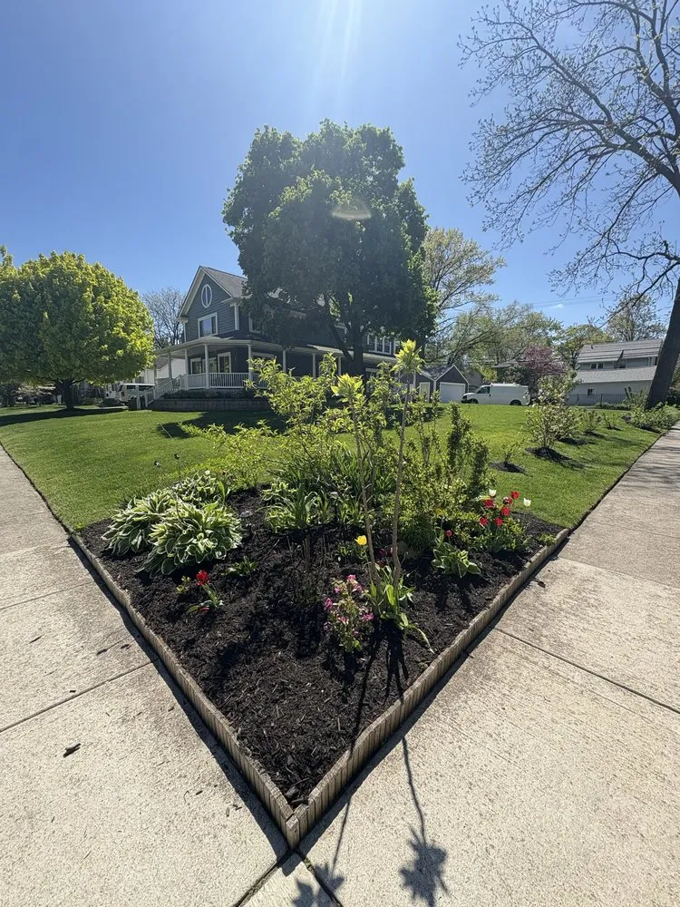 Affordable yard cleanup service with custom design across Detroit, MI - Murray Family Landscaping