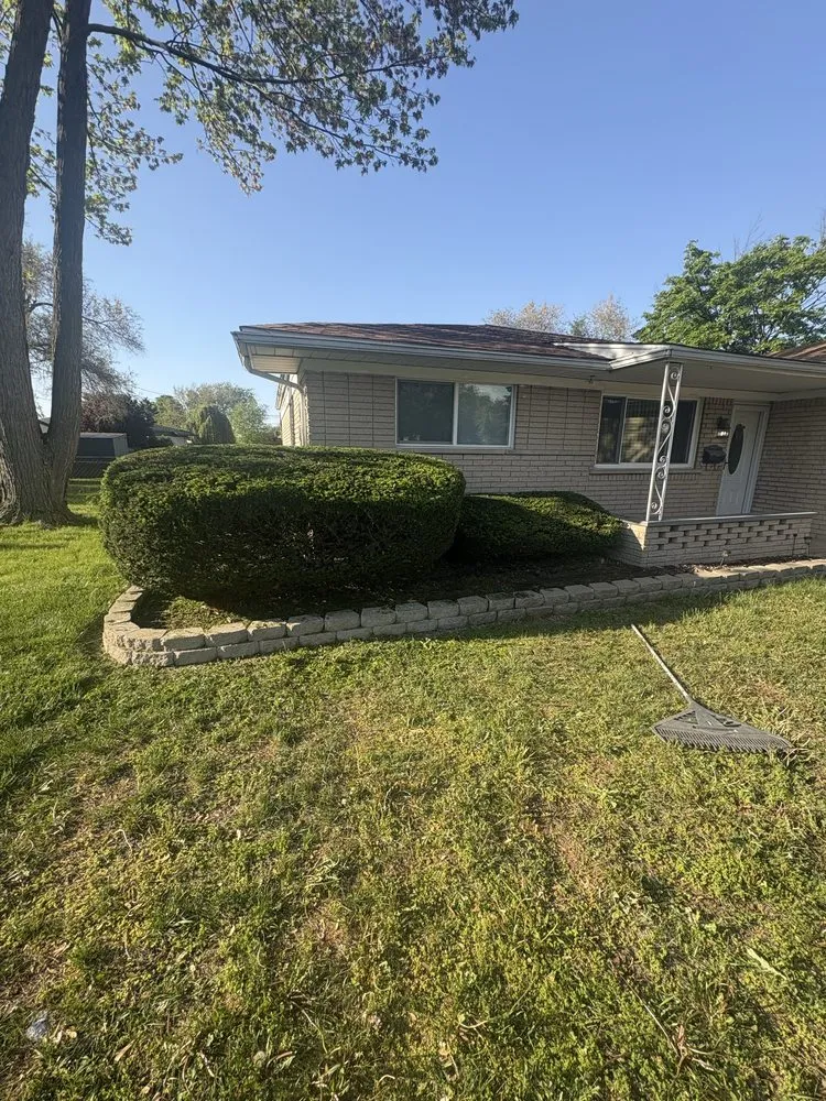 Local lawn care service with custom design in Detroit, MI by Murray Family Landscaping