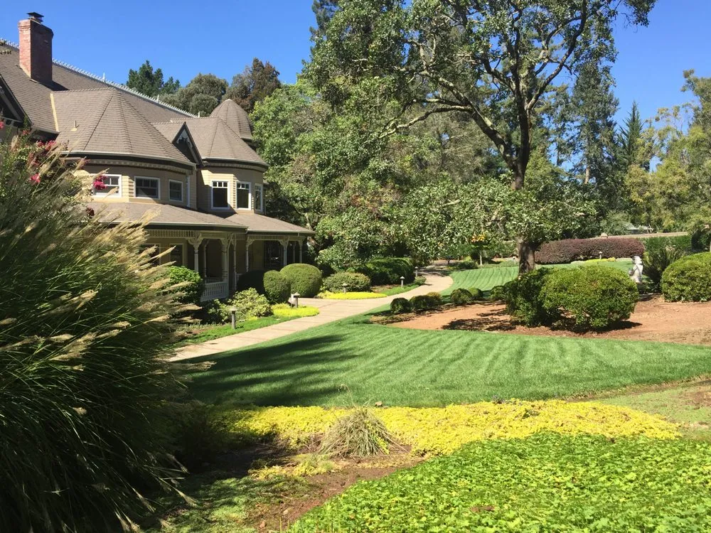 Local garden landscaping for beautiful yards in Windsor, CA by Murray Peter Landscaping