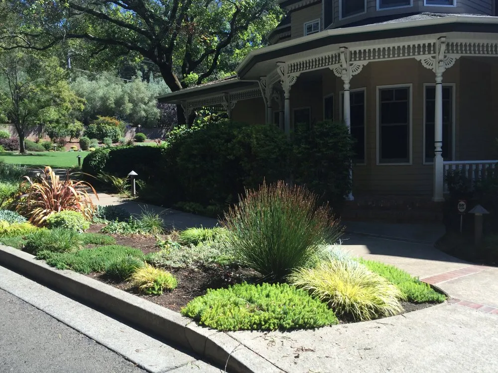 Custom residential landscaping for residential properties in Windsor, CA by Murray Peter Landscaping