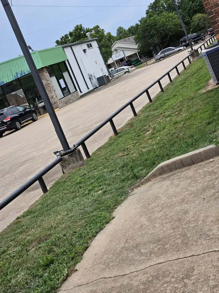 Trusted lawn mowing service in Bixby, OK - Murray's Bug & Weed