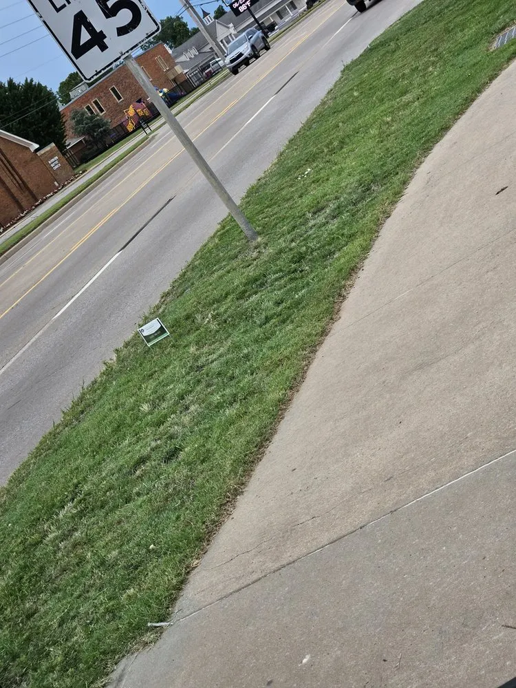 Top-rated landscaping services in Bixby, OK by Murray's Bug & Weed