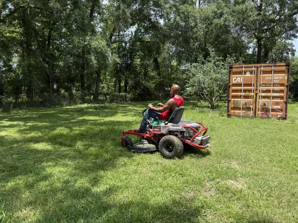 Professional yard cleanup service in Huffman, TX - Musclehead Services
