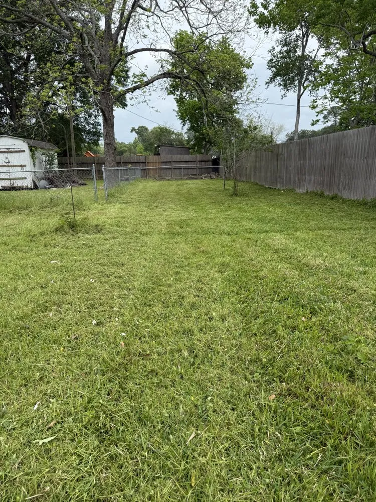 Custom landscaping services for homes in Huffman, TX by Musclehead Services