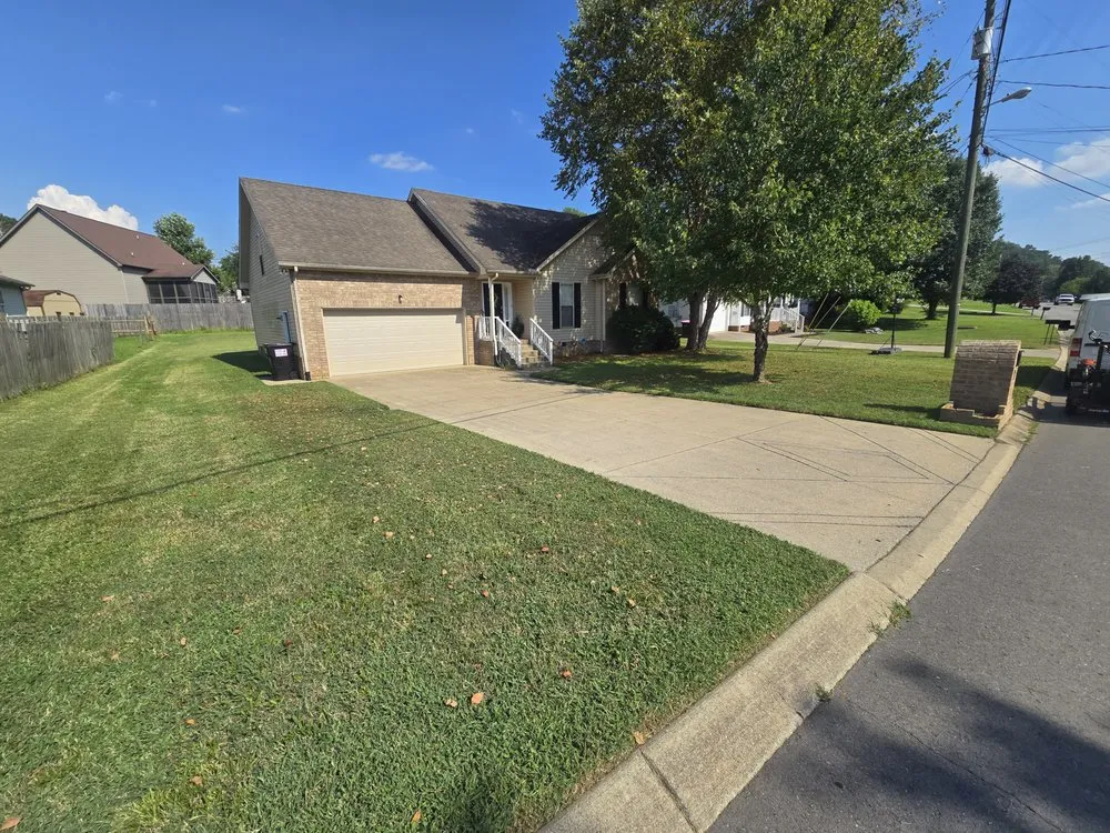 Top-rated garden landscaping with custom design in Hendersonville, TN by Music City Mowers