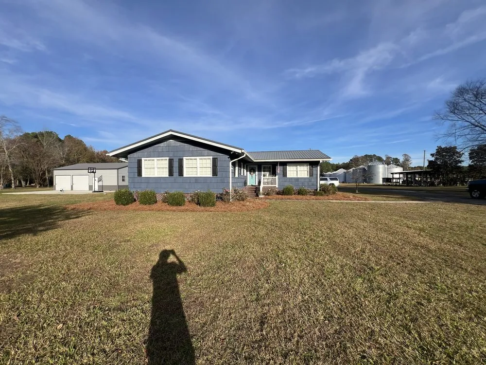 Reliable yard maintenance for beautiful yards in Cades, SC by MW's Services