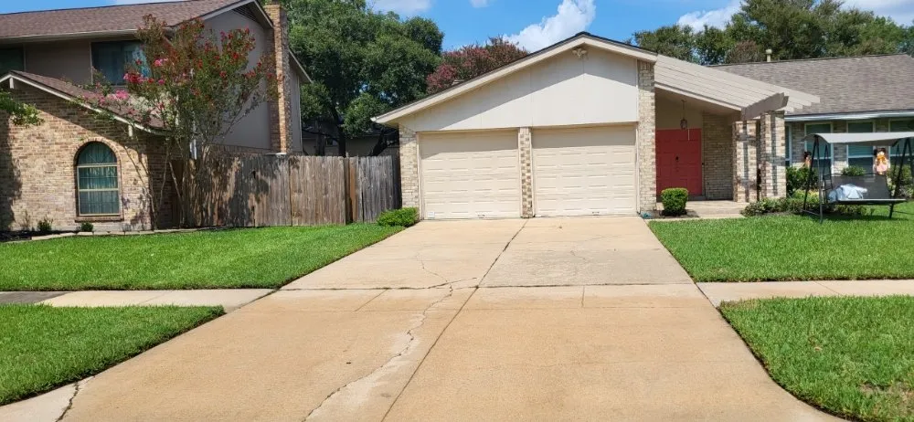 Trusted yard maintenance in Katy, TX by My Personal Touch Cleaning Services