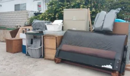 Affordable yard cleanup service in Warren Park, IN - Myles And Son’s