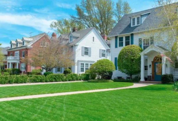 Professional yard cleanup service for homes in Warren Park, IN by Myles And Son’s