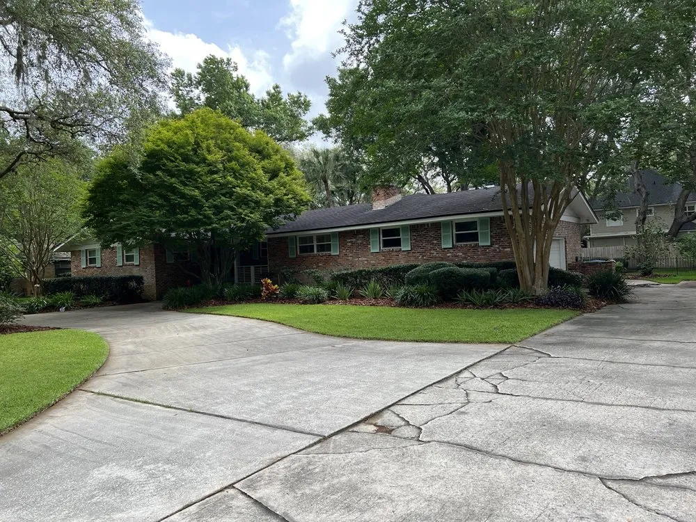 Professional garden landscaping in Jacksonville, FL by N-Season Lawn Maintenance & Landscaping