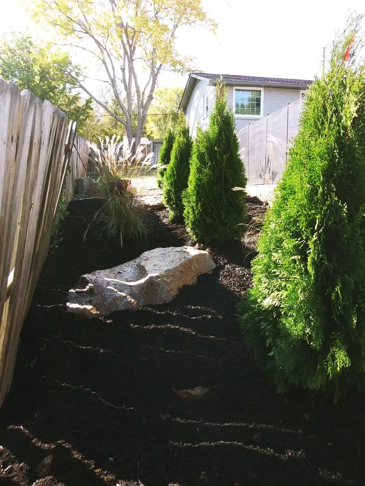 Top-rated lawn care service for homes in Shelbyville, TN by Nachos Landscaping