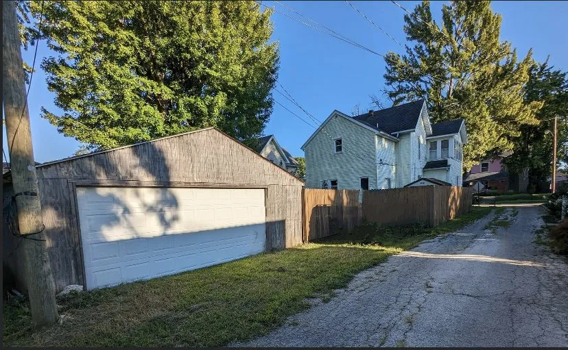 Expert outdoor landscaping experts serving Fostoria, OH - Nalle’s Lawn Care