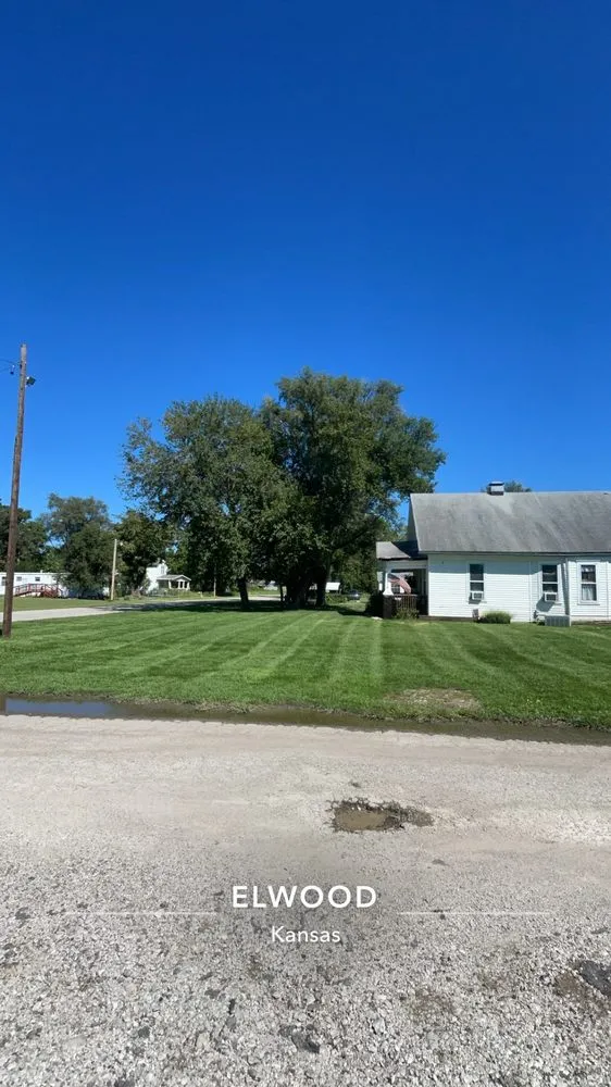 Top-rated lawn care service in Saint Joseph, MO - Nans Lawn Care