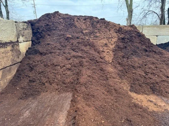 Expert outdoor landscaping for beautiful yards across Naperville, IL - Naperville Mulch Sales