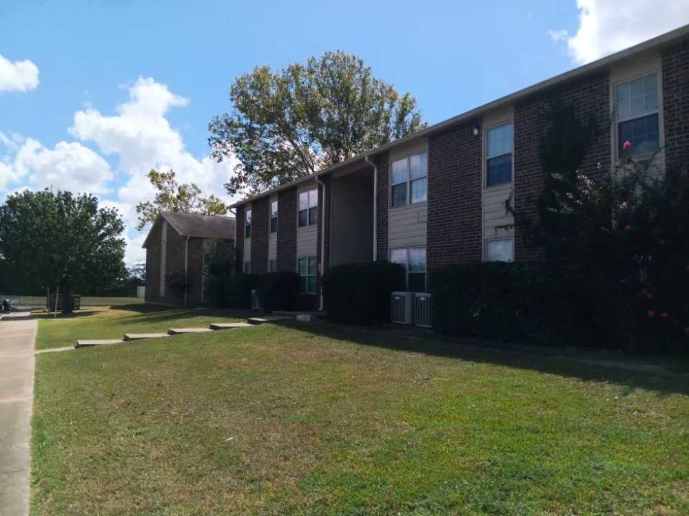 Top-rated residential landscaping in Houston, TX by Nasario Lara