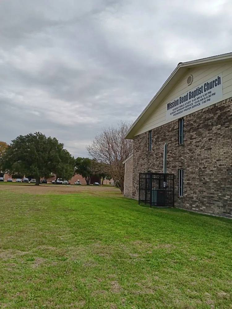 Reliable landscape installation experts serving Houston, TX - Nasario Lara