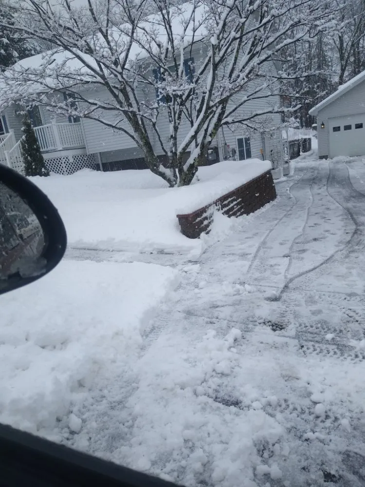 Professional lawn care service in Nashua, NH by Nashua Trashmasters