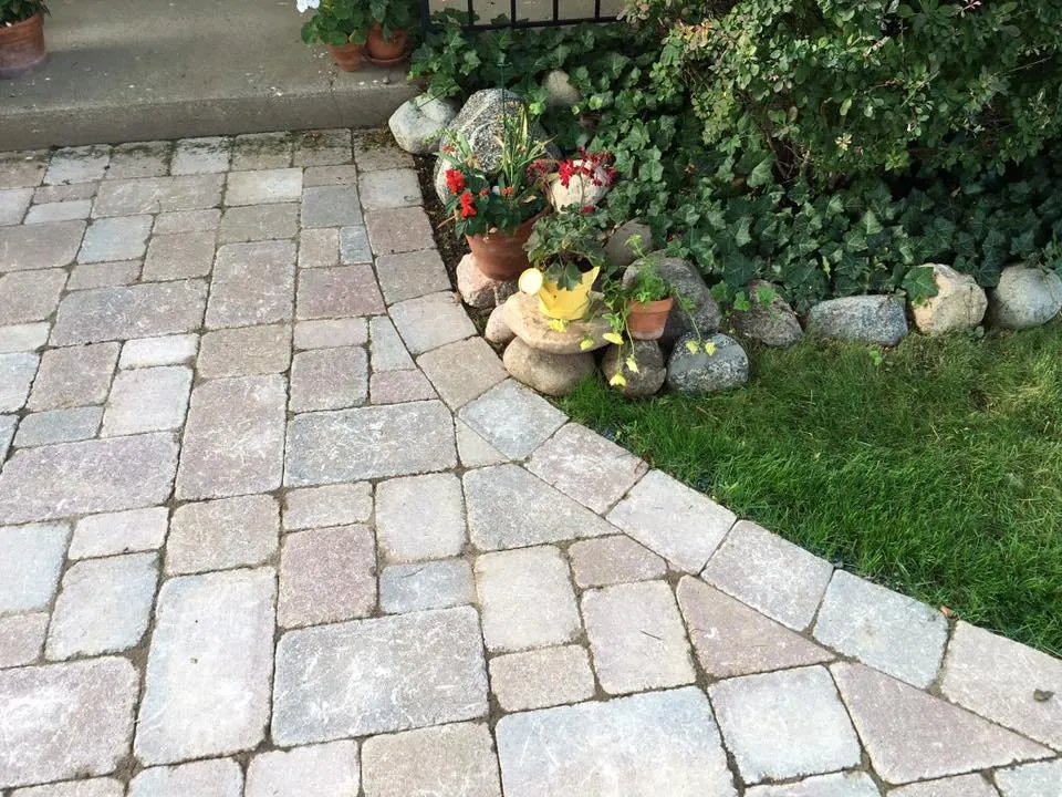 Affordable outdoor landscaping for homes in Roscoe, IL by Nason's Landscaping